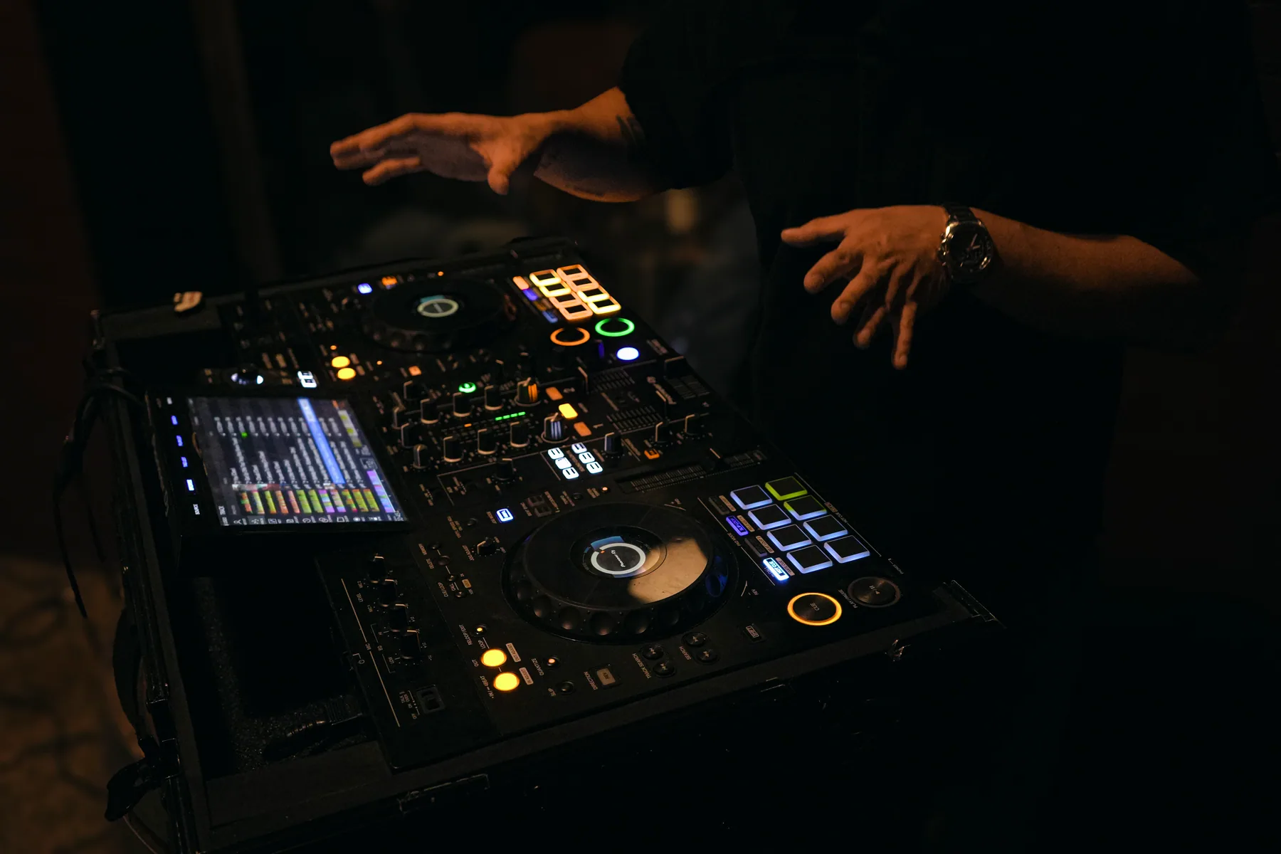 Sikuya at a room set 16
